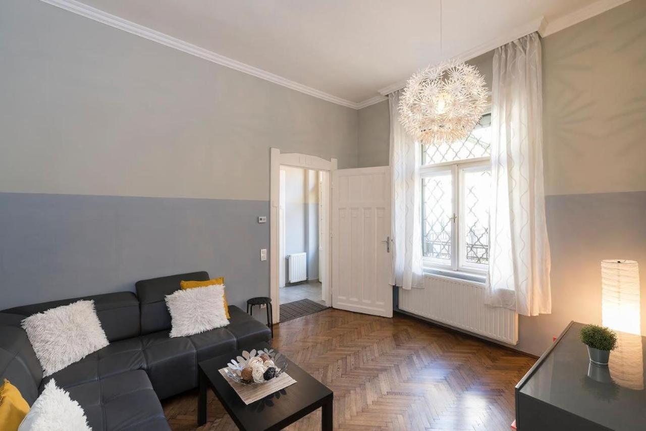 Vaci Street Apartments Budapeste Exterior foto