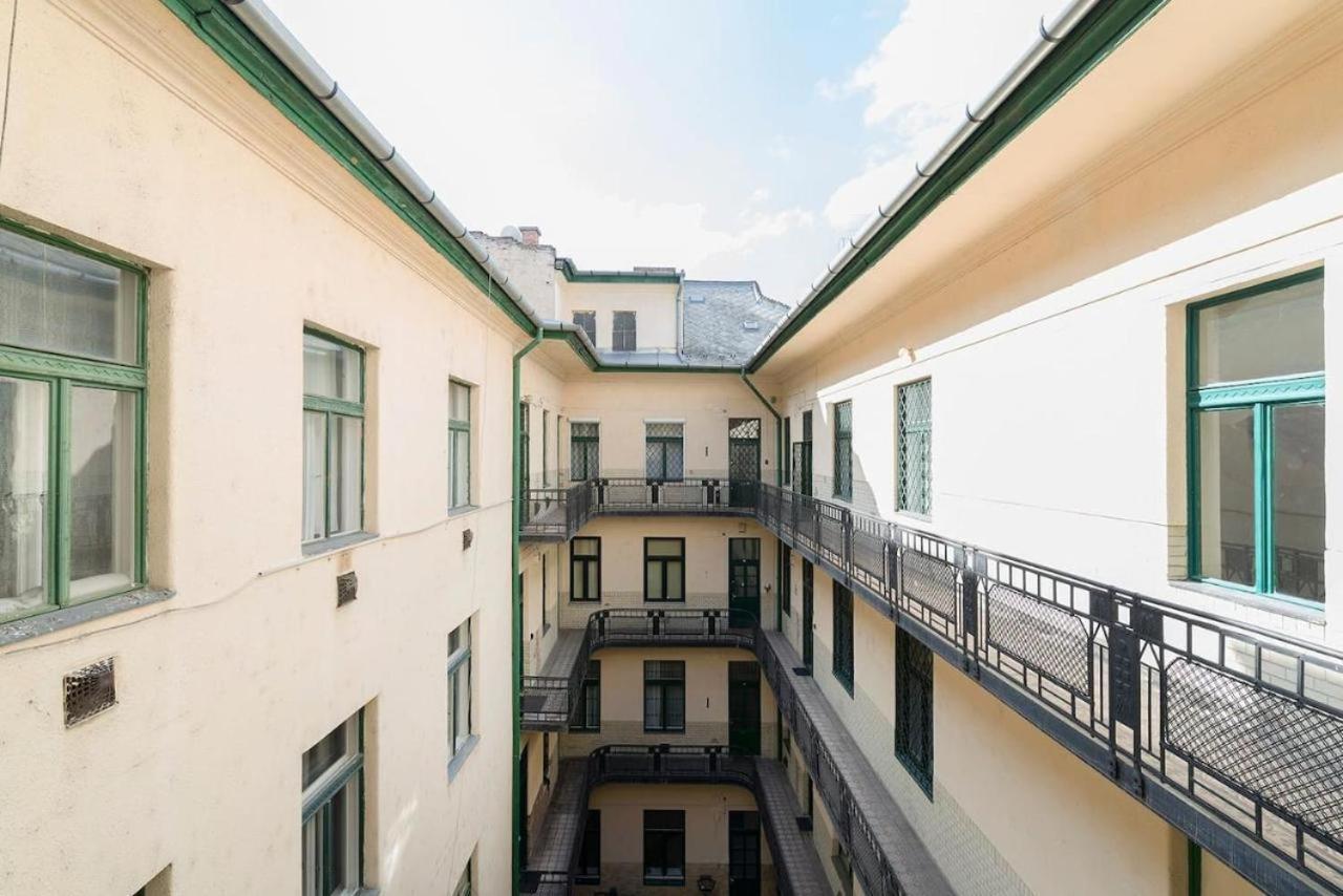 Vaci Street Apartments Budapeste Exterior foto